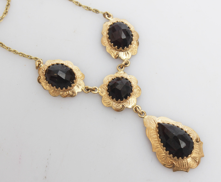 Gold necklace with Bohemian garnets.
