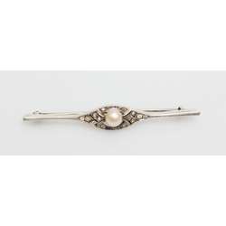 Art Deco style Silver brooch with pearl and zircons