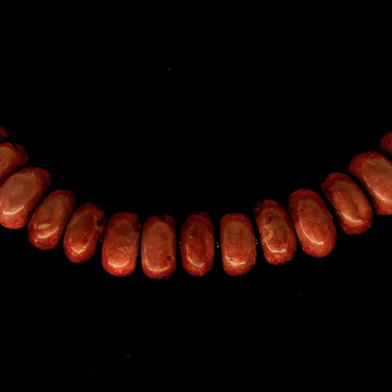 Coral necklace.Vintage work.Rich color and excellent condition.French colonies.Art Deco.