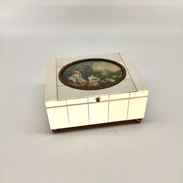 Luxembourg. Jewelry box decorated with ivory and painting
