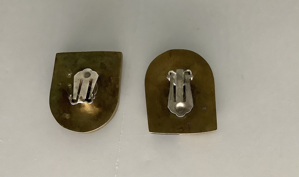 Antique clips.Mother of pearl and Onyx on a bronze base.Art Deco.France.