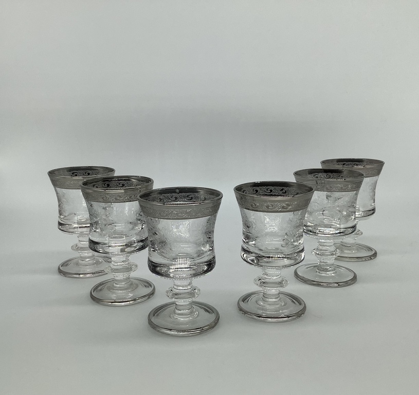 Murano.Wine glasses with silver edging and fine carving.Exclusives.Crystal.