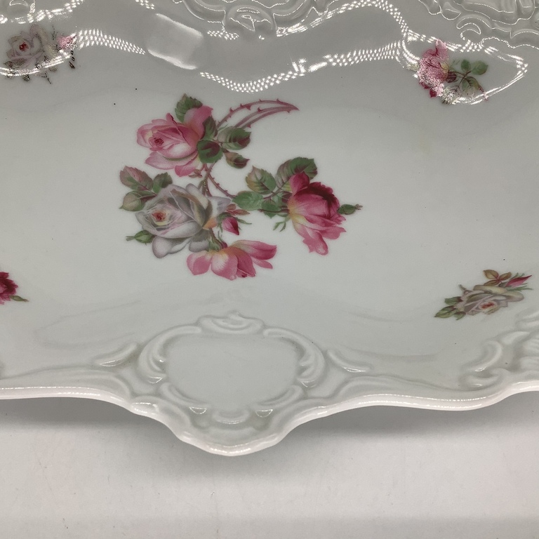 Beautiful dish with two handles. Kaiser. Hand painted. Middle of the last century. Germany.
