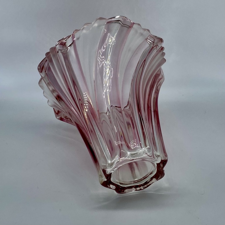 Crystal tulip vase France 1950s. Pink and frosted crystal. Hand cut
