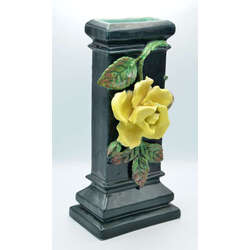 Decorative majolic vase