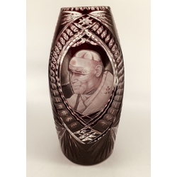 1985, Tarnow (Poland). Large crystal ruby vase with the image of His Holiness Pope St. John Paul II lat. Joannes Paulus PP. II