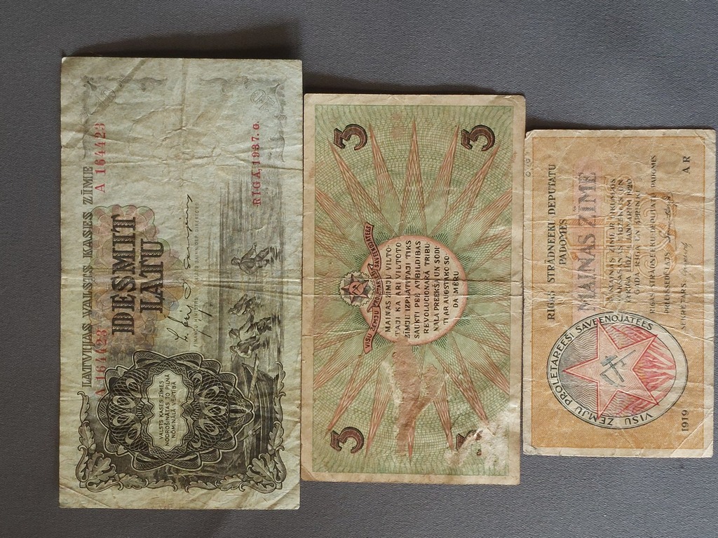 3 banknotes: 1- desmit latu Rīga 1937 g.; 2- trīs rubļi  maiņas zīme 1919 g.; 3- 1 rublis maiņas zīme 1919 g. RĪGAS STRĀDNIEKU DEPUTĀTU PADOMES. 