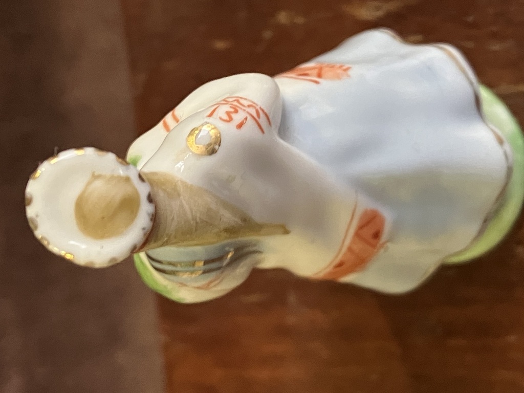 Statuete Līgotāja, porcelāns augstākā šķira, modeļa autore Aina Mellupe