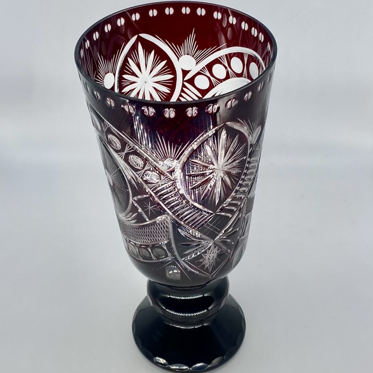 Large vase made of manganese crystal in the shape of a goblet. Ilguciems. Classic fine carving. 38 cm. Author's work of the factory's artists.