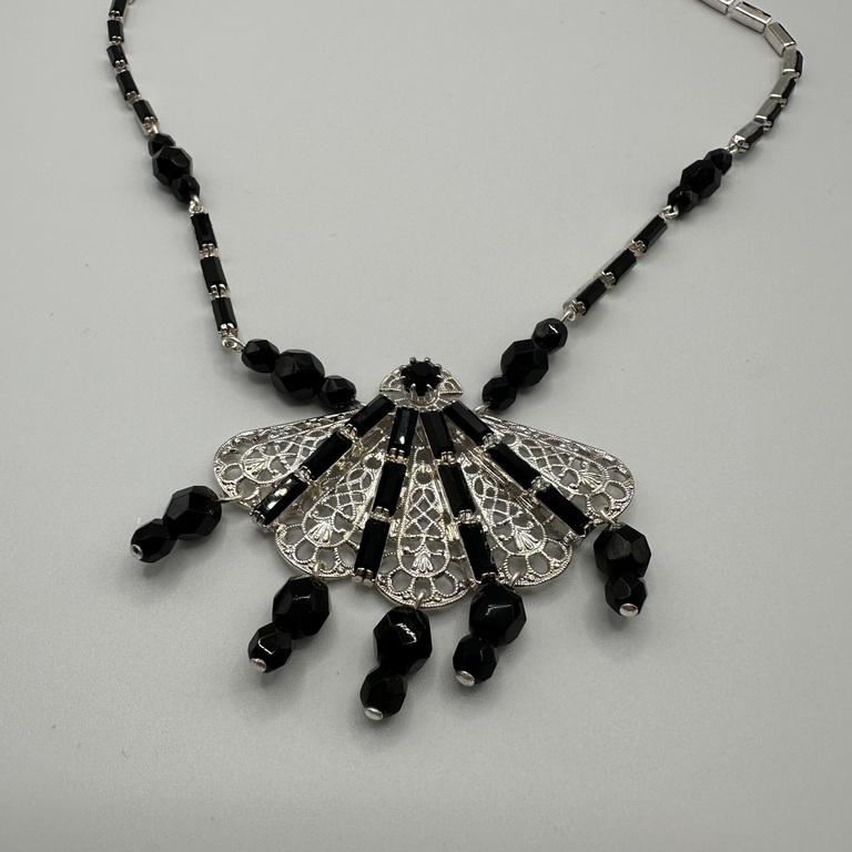 Bohemia Art Deco necklace, Rhinestones and Bakelite. Excellent condition.