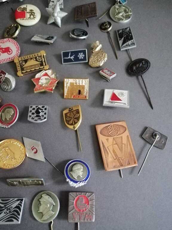 Badges, various