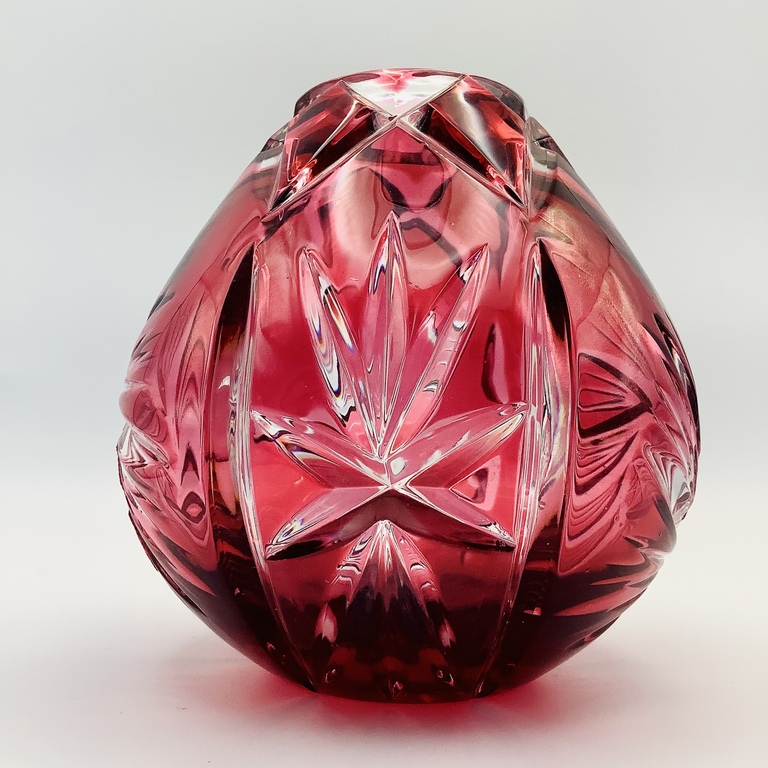 Ilguciems.Crystal vase for a small bouquet.Ruby crystal and hand polishing.