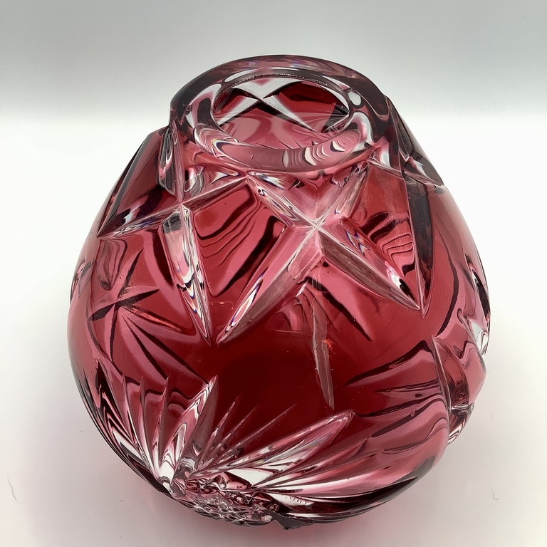 Ilguciems.Crystal vase for a small bouquet.Ruby crystal and hand polishing.