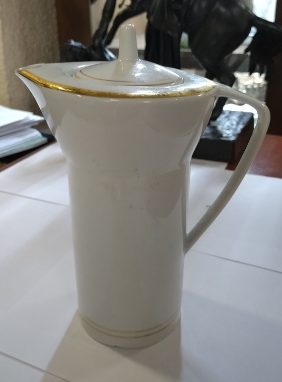 Фарфоровый кофейник из сервиза 