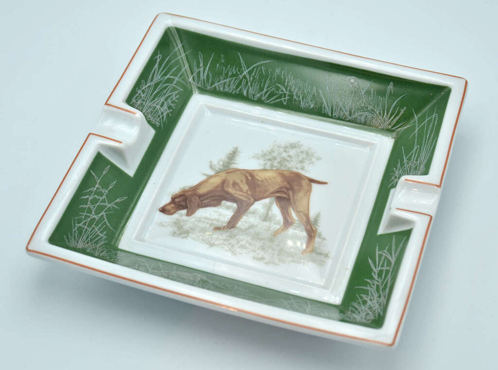 Porcelain cigar ashtray with a hunting theme
