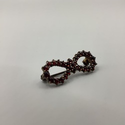 Brooch with Bohemian garnets in the shape of a bow. 19th century