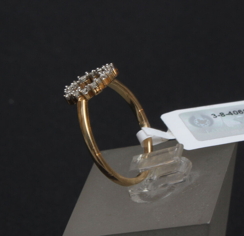 Gold ring with diamonds