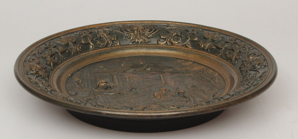 Decorative wall plate with relief view of Minerva Athena painting