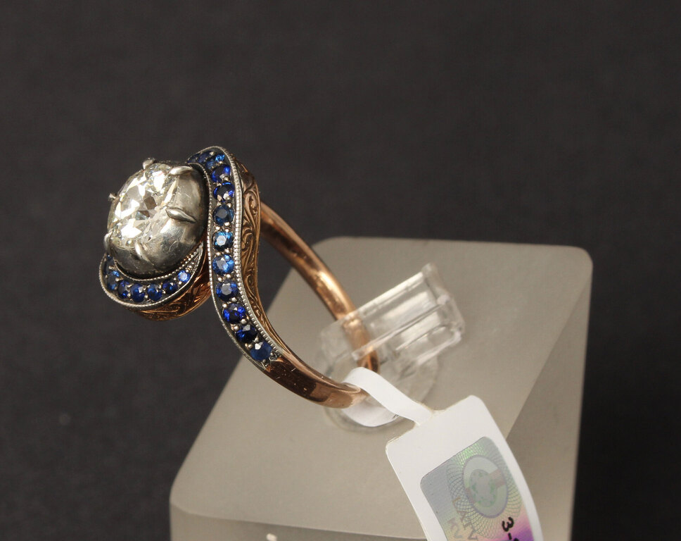 Gold and silver alloy ring with one natural diamond and 30 natural sapphires