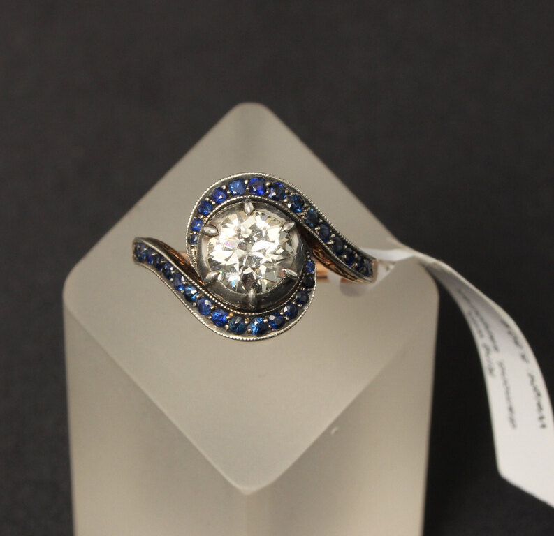 Gold and silver alloy ring with one natural diamond and 30 natural sapphires