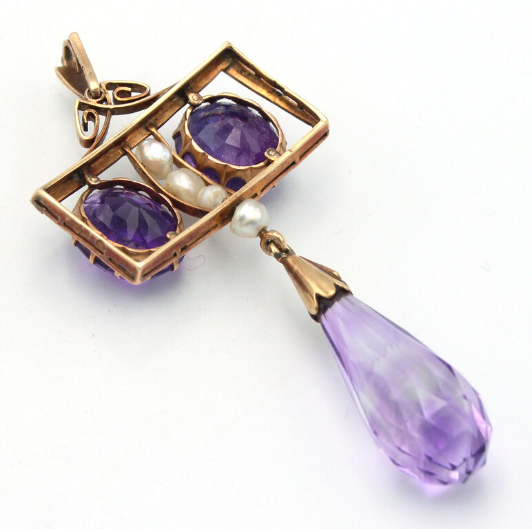 Gold pendant with amethysts and cultured pearls