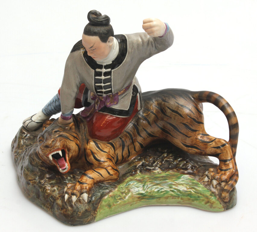 Porcelāna figūriņa ''Cīņa ar tīģeri''