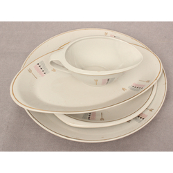 Porcelain dinnerware set 