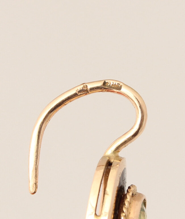 Gold earrings with enamel 