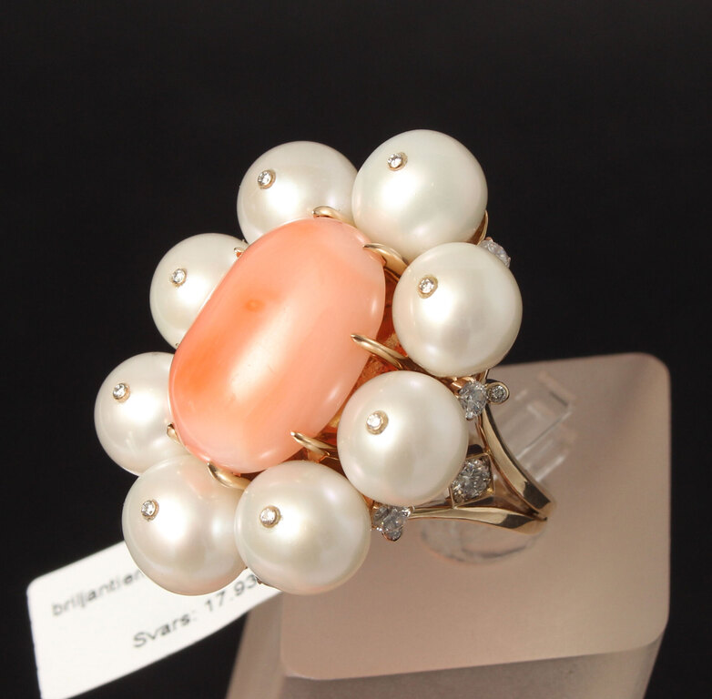 Gold ring with pearls, coral and diamonds