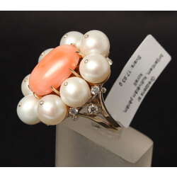 Gold ring with pearls, coral and diamonds