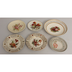 Set of 6 porcelain plates. 