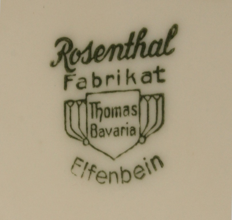 Porcelain casket with lid 