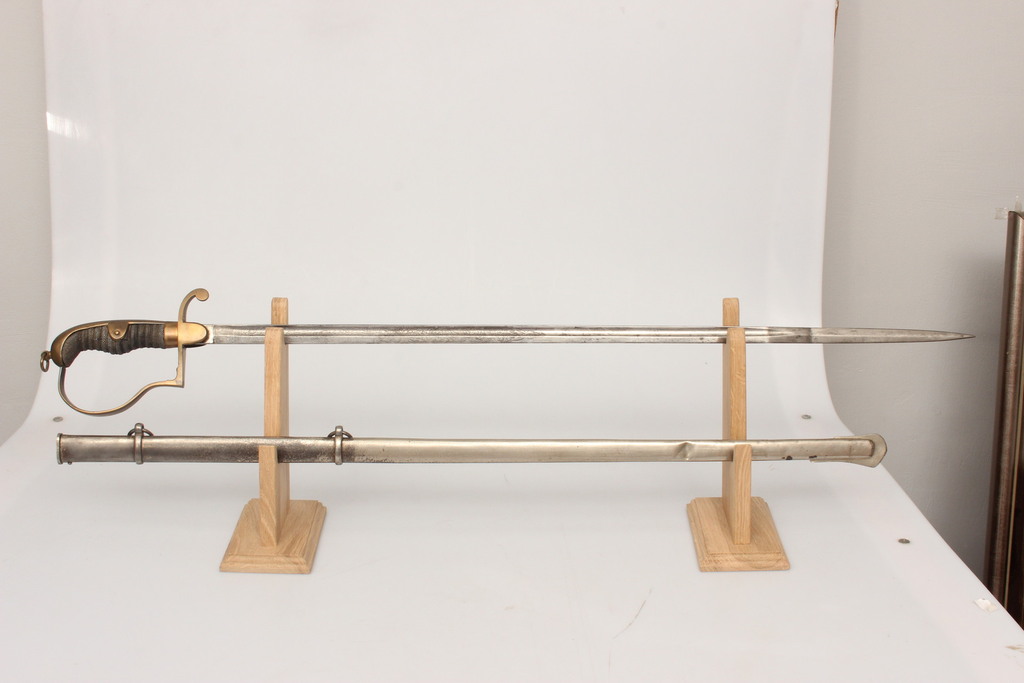 Two parade swords with stand for Prussian artillery and cavalry officers