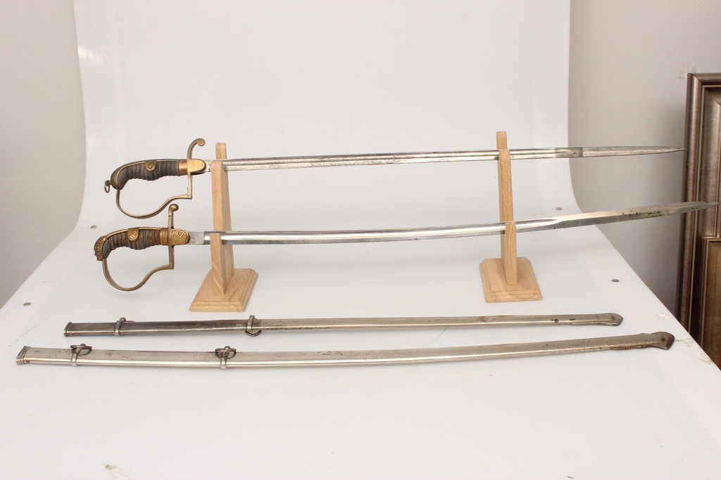 Two parade swords with stand for Prussian artillery and cavalry officers