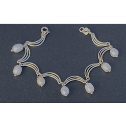 Vintage silver bracelet with white freshwater pearls. 