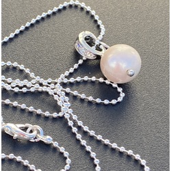 Akoya pearl pendant on a silver chain.