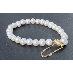 Bracelet with white freshwater pearls.