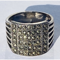 Vintage silver ring. 925 proof.