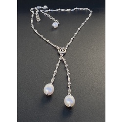 Vintage silver necklace with white freshwater pearls. 