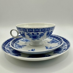 Ideal cobalt. Tea pair and cake plate. Graceful shape and hand-painted. Germany. Last century. 