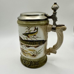 Beer mug for the best fisherman. Zinc lid and decal with additional painting. Perfect condition. Saxony.