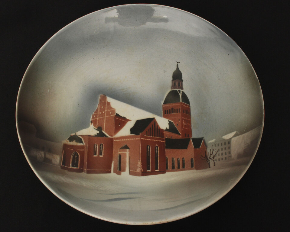 Fajansa šķīvis ''skats uz Doma baznīcu''
