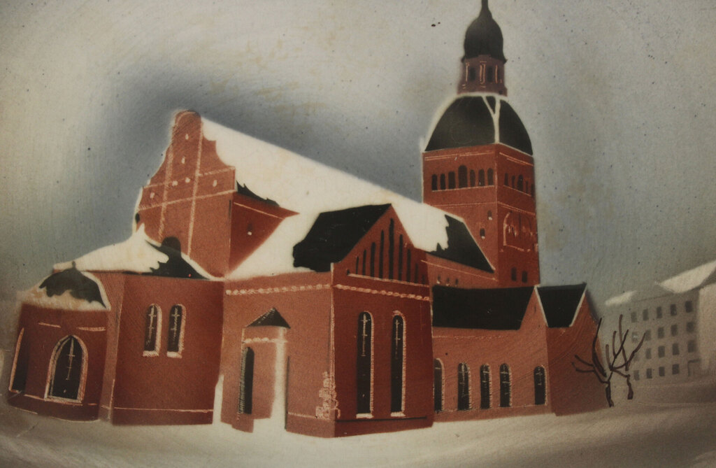 Fajansa šķīvis ''skats uz Doma baznīcu''