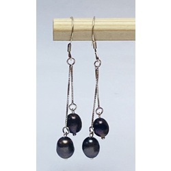 Silver earrings with dark freshwater pearls. 