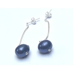 Silver earrings with dark blue freshwater pearls. 