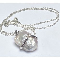 Baroque freshwater pearl pendant in silver frame with chain. 925 proof. 