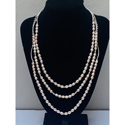 Three-row necklace with pink freshwater pearls and silver elements. 