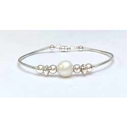 Silver bracelet with Edison freshwater pearl. 