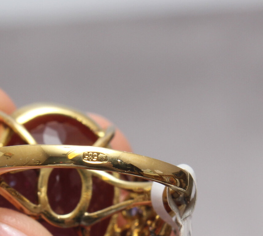 Золотое кольцо с аметистом и сапфирами