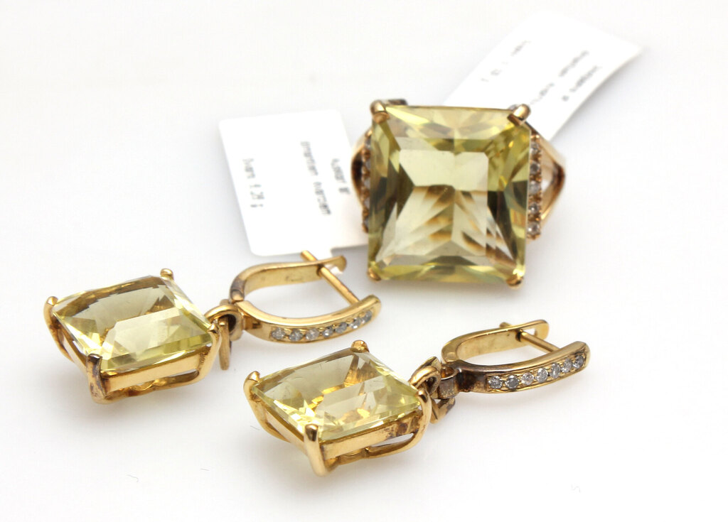 Золотой комплект с топазами и бриллиантами - кольцо и серьги